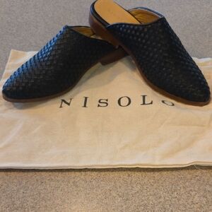 Nisolo Women''s Dark Woven Slip-Ons Mules Come With Dust Bag